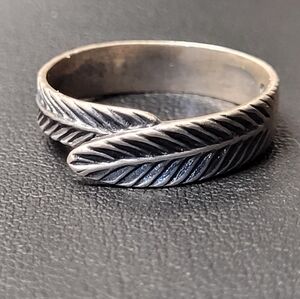 Silver Feather Design Ring